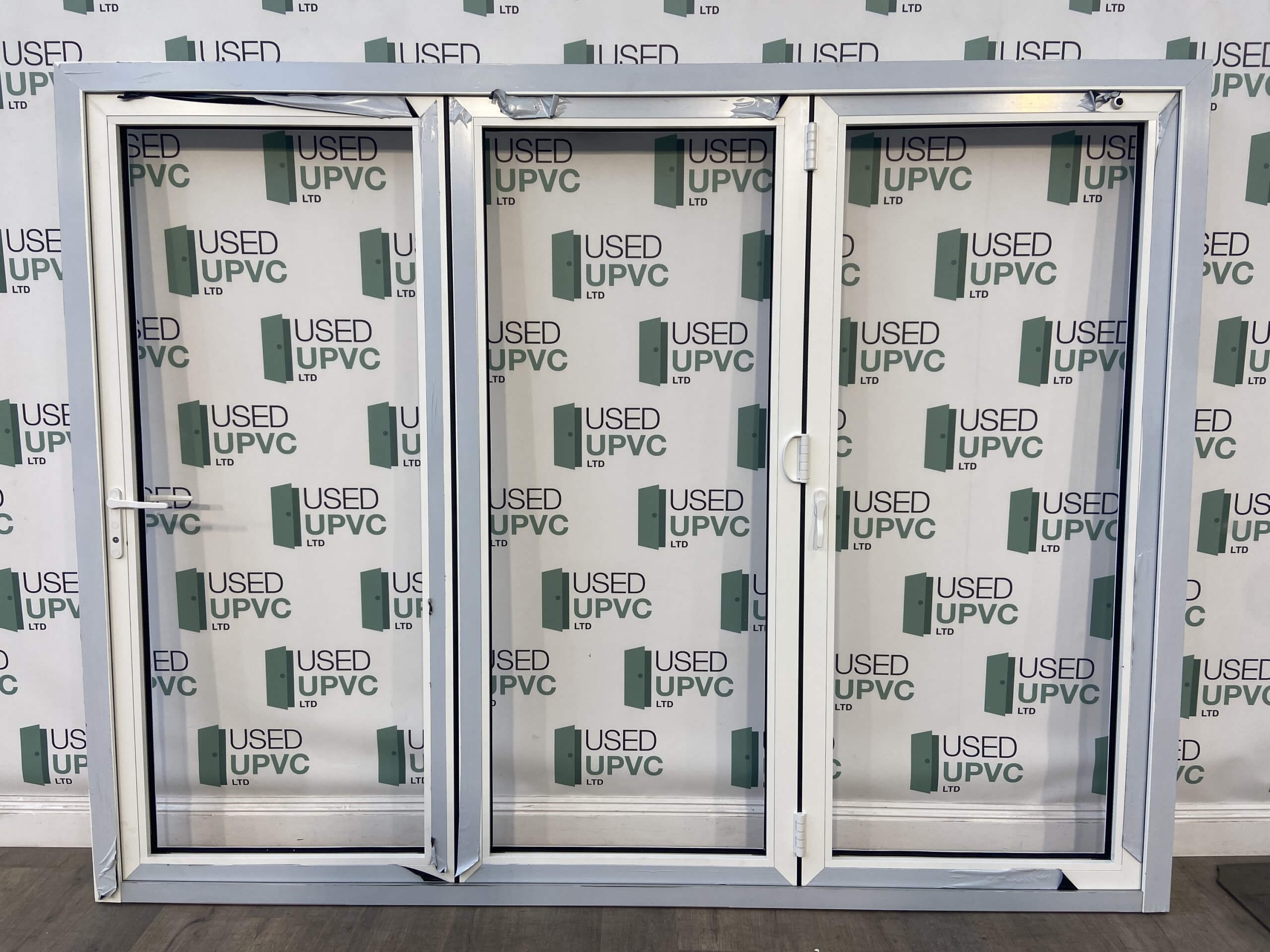 Everest Aluminium White BiFolding Doors Green doors