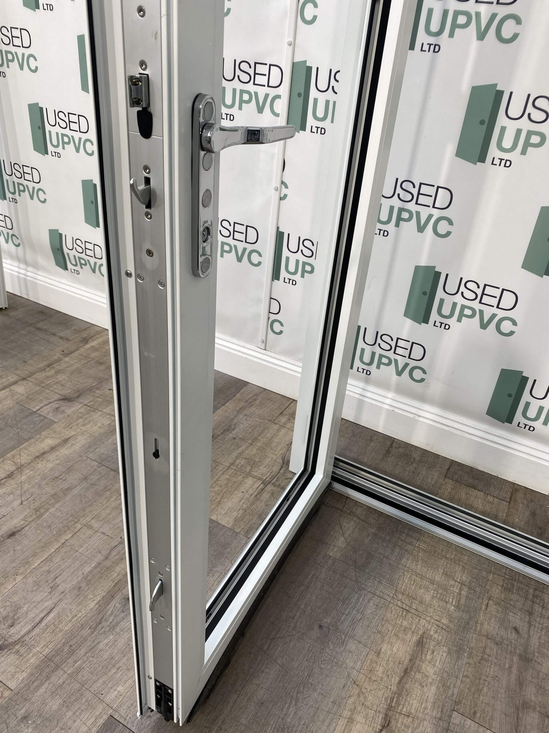 Everest Aluminium White BiFolding Doors Green doors