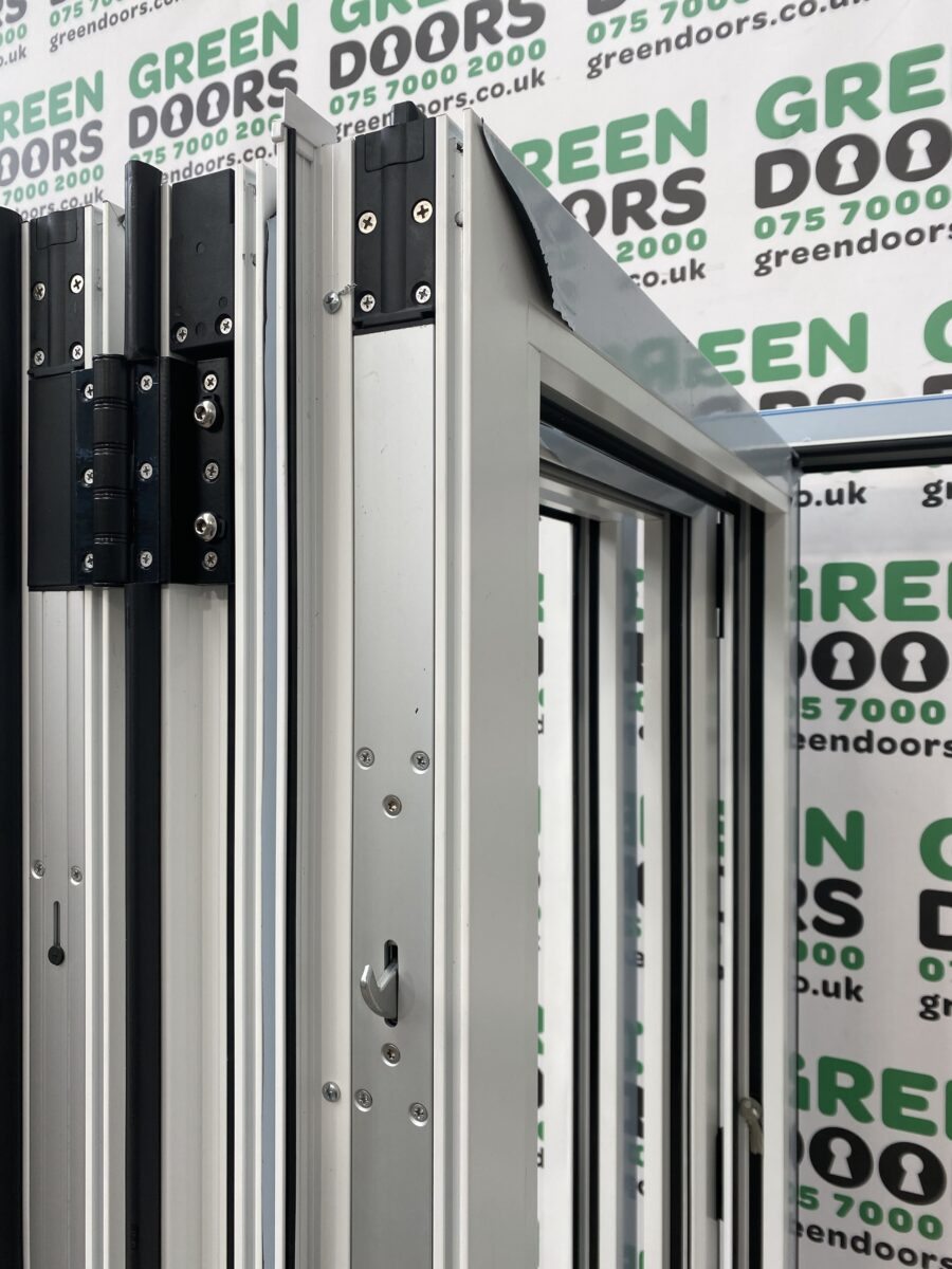 EVEREST ALUMINUM BIFOLD DOORS SLIDING FOLDING EXTERNAL EXTERIOR WHITE